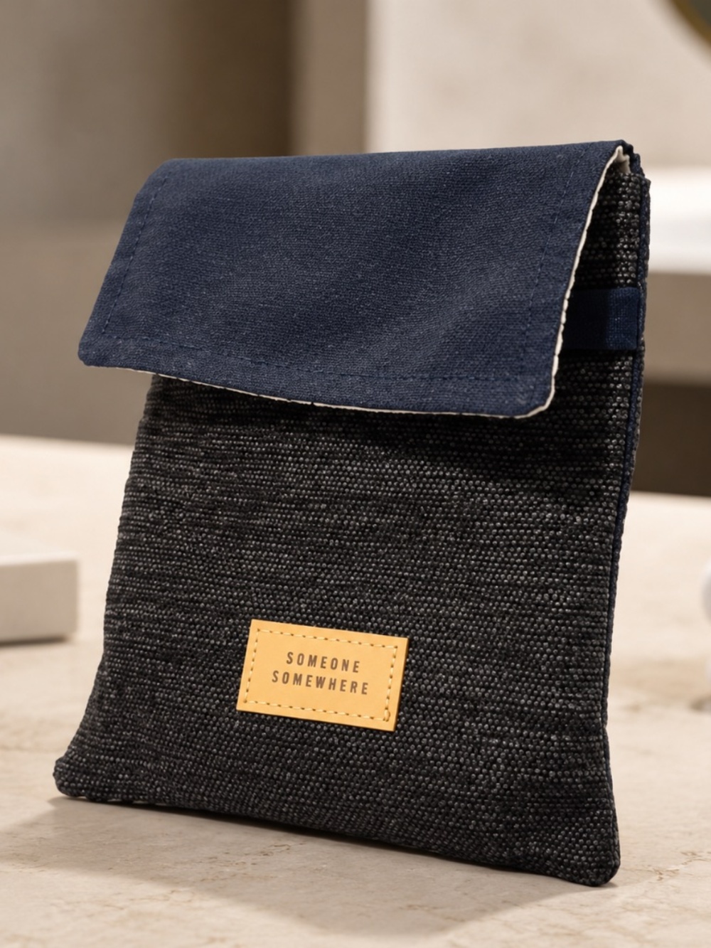 DELTA ONE Premium Someone Somewhere Blue Toiletries Amenity Pocket Travel Bag